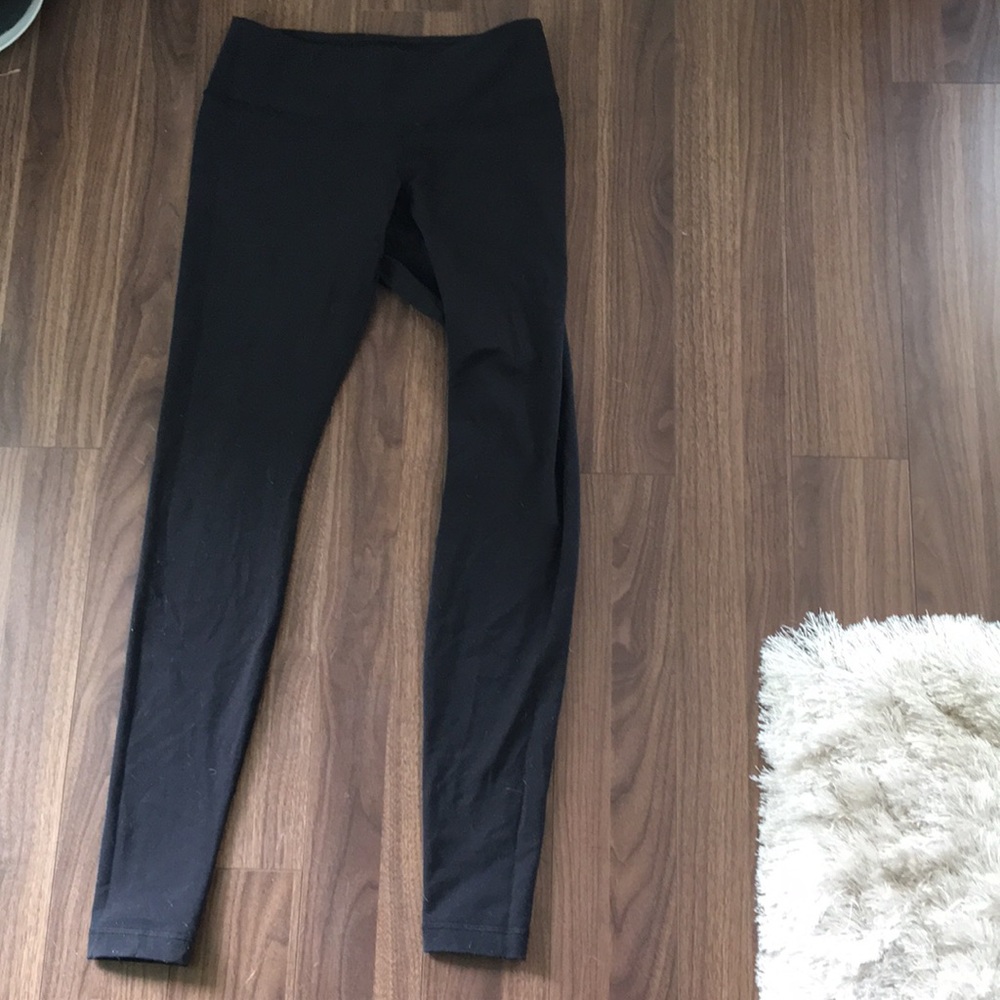 Lightly worn black Lululemon size 6 wunder unders